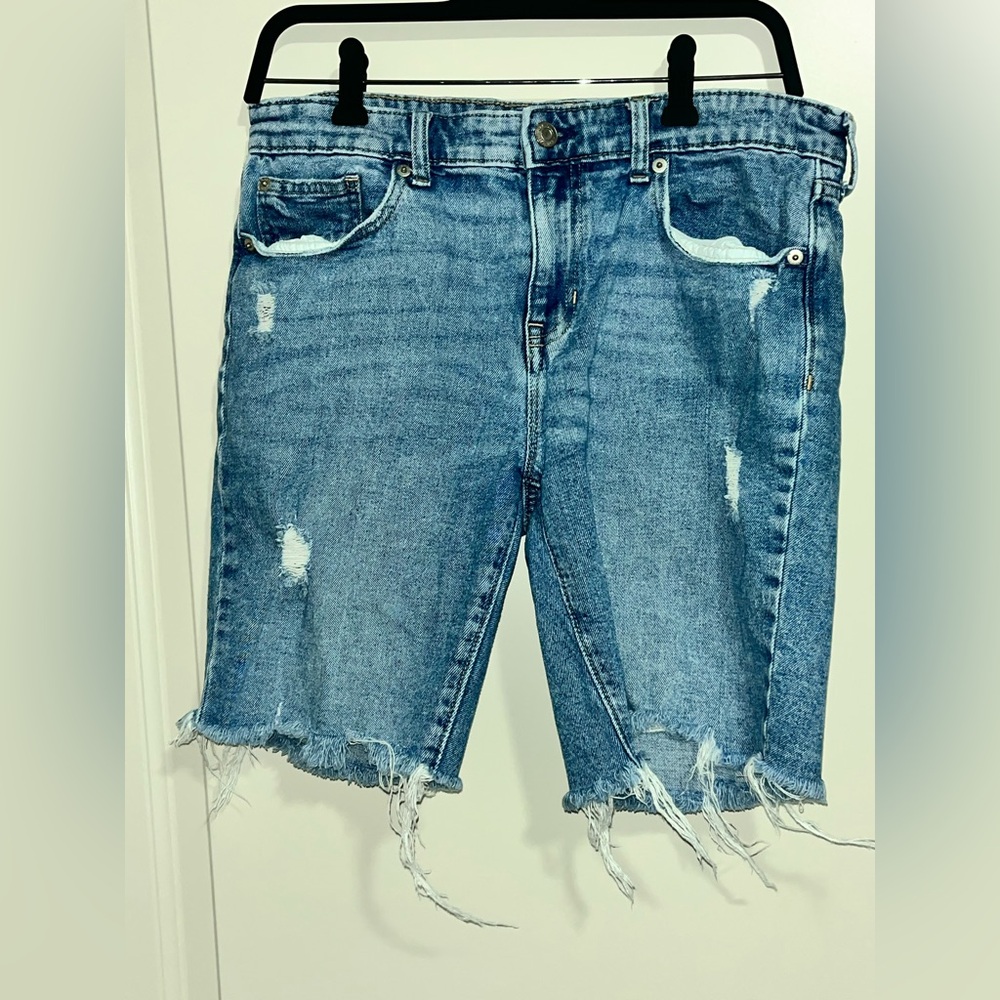 GAP 9 Bermuda Distressed Denim Shorts